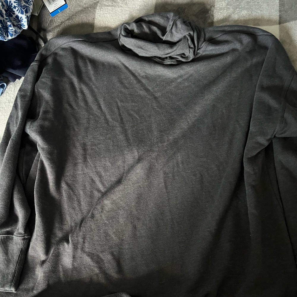 Aerie black shirt